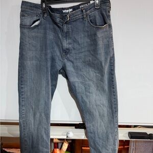 Wrangler Men's Relaxed Fit Gray Jeans